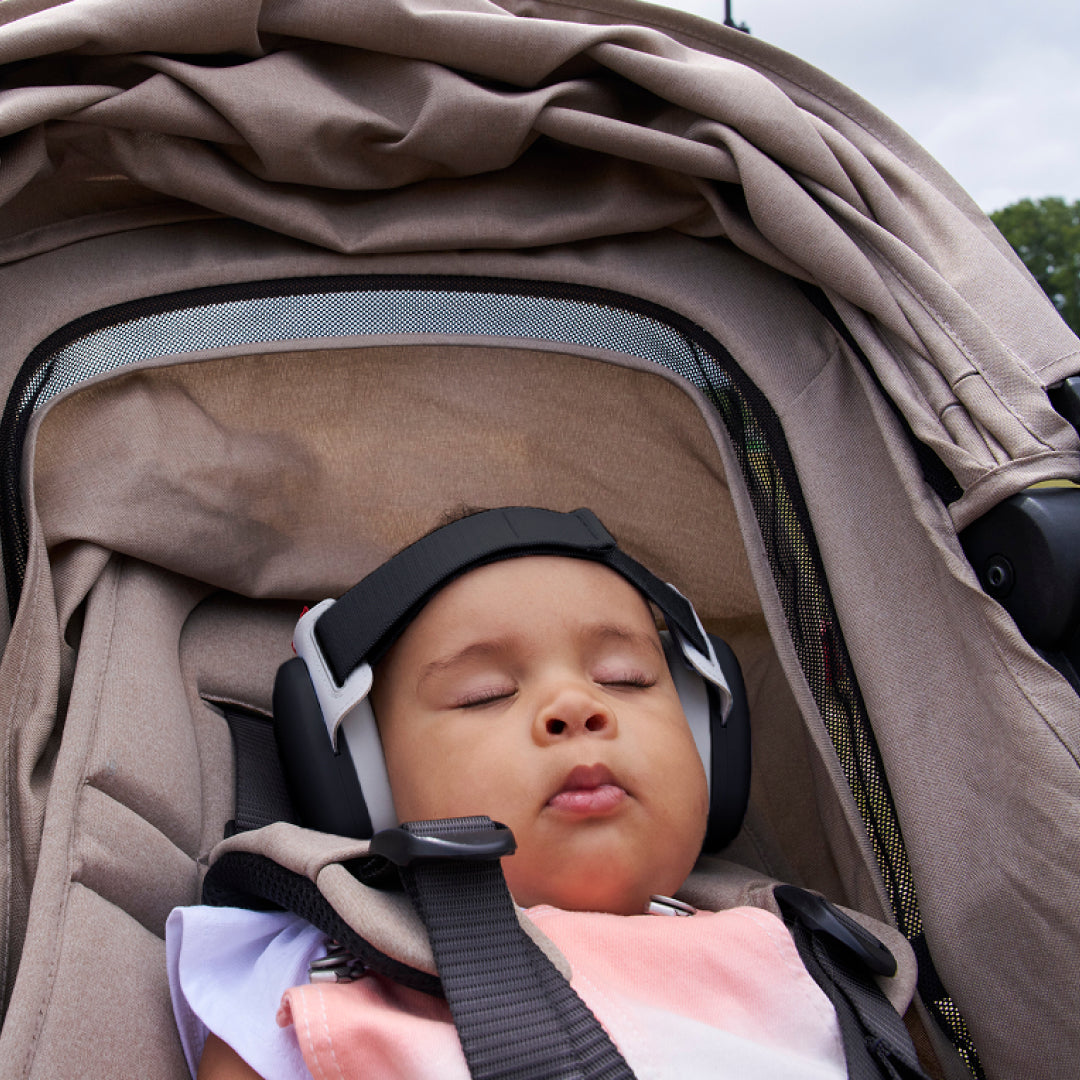 Baby sleeping while wearing muffy baby in dusk-black