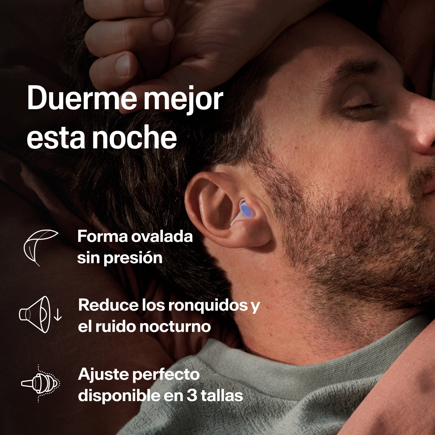 Hombre dormido de lado con un tapón Alpine SleepDeep talla L contra ronquidos y ruido nocturno