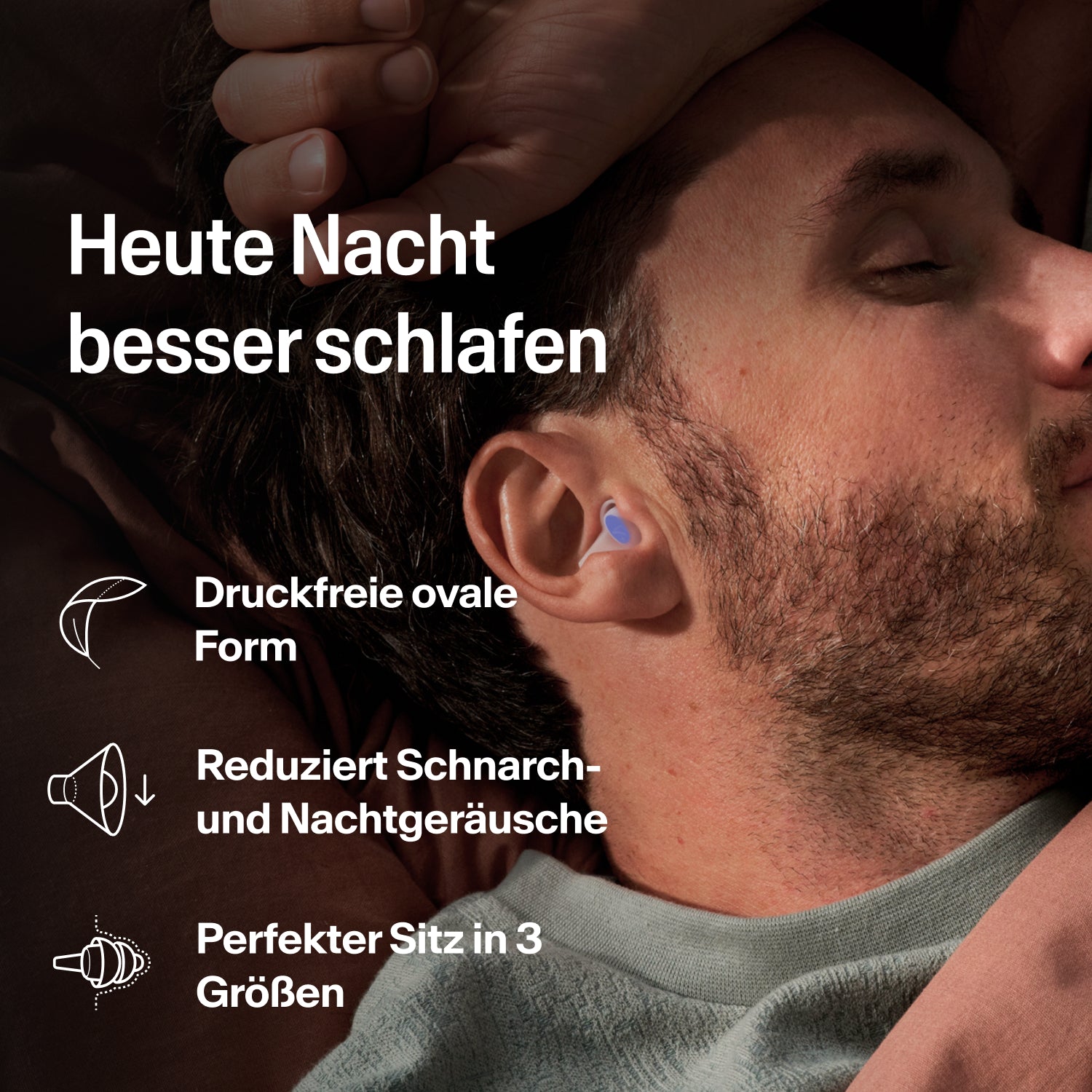 Mann schläft auf der Seite mit Alpine SleepDeep Multisize Ohrstöpsel gegen Schnarchen und Nachtlärm  