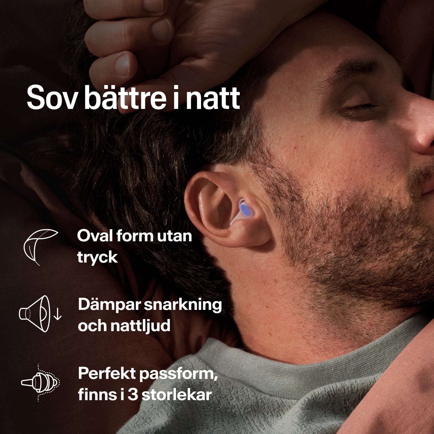 Man sover på sidan med en Alpine SleepDeep öronpropp i storlek L mot snarkning och nattligt buller 
