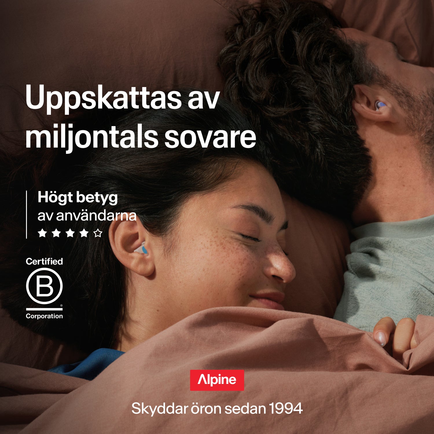 Sovande par med Alpine SleepDeep Multisize öronproppar, betrodda av miljoner, B Corp-certifierade, skyddar öron sedan 1994 